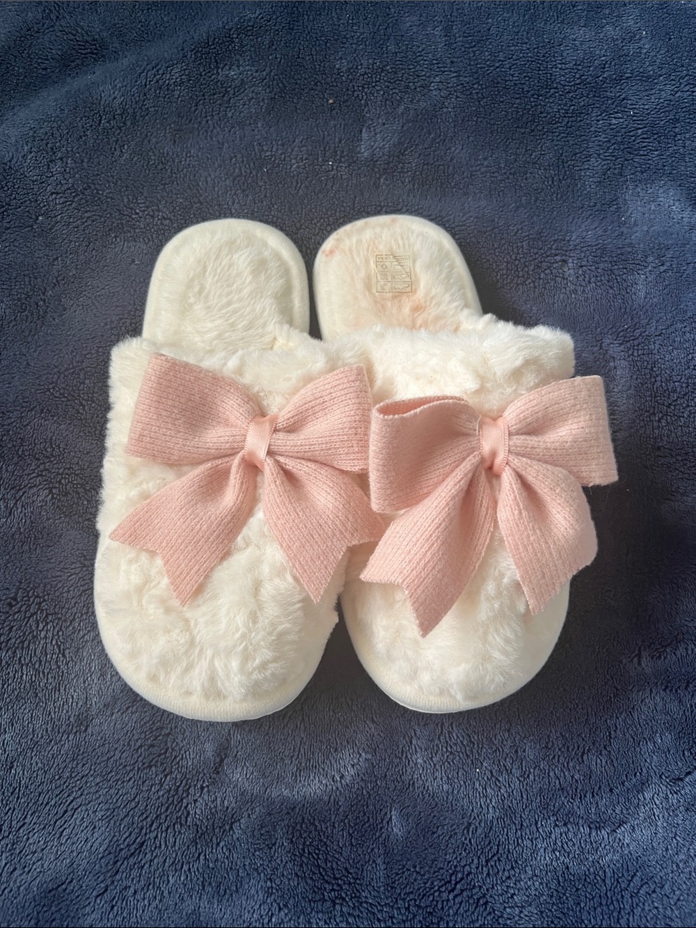 White Slippers w Pink Bow Size 36-37